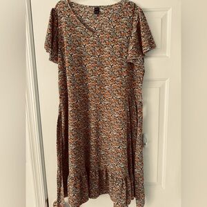 Floral dress with tie and flutter sleeves